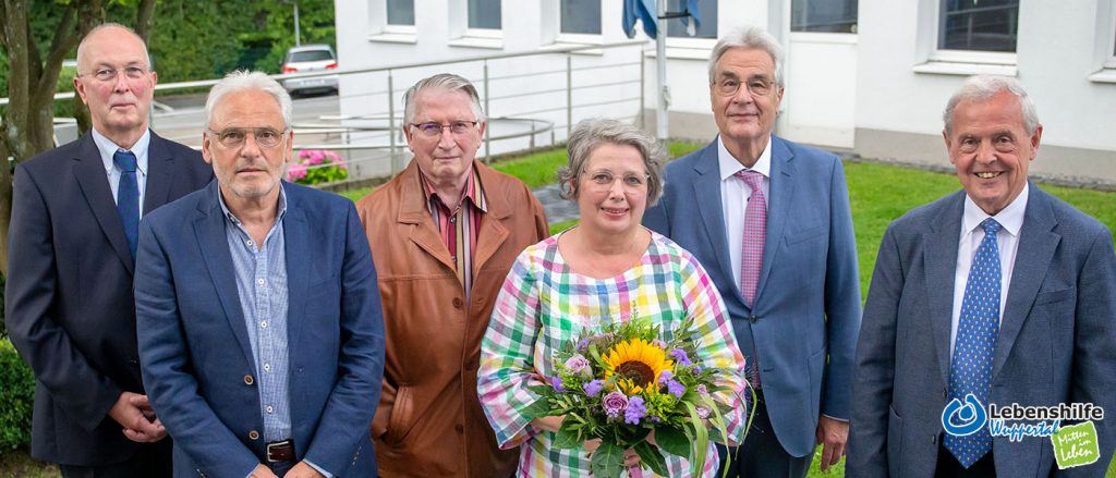 Der neue Vorstand der Lebenshilfe Wuppertal (v.l.n.r.): Hans-Georg Hükelheim, Michael Widholm, Holger Heimbeck, Anke Kirchmann-Bestgen, Peter Plenker, Bernhard Stötzel, Elisabeth Bugrell (nicht im Bild)