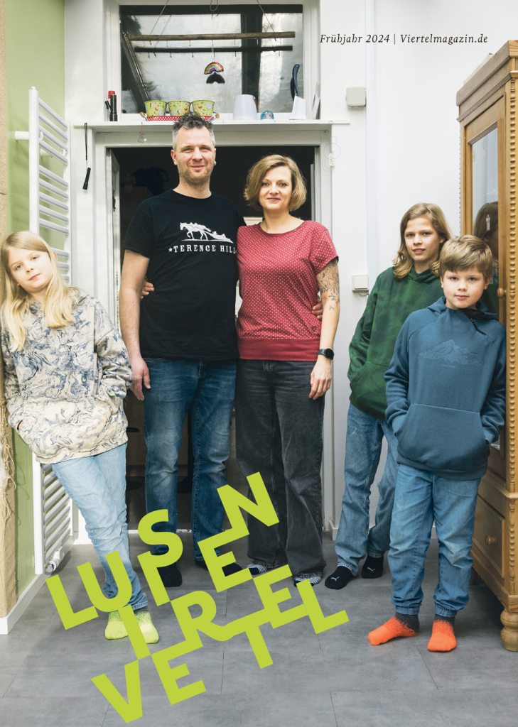 Familie Schimnossek in ihrem Zuhause im Luisenviertel
