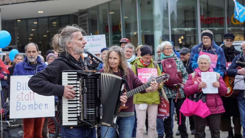 Foto: Musik von Rudi und Mona auf der Kundgebung
