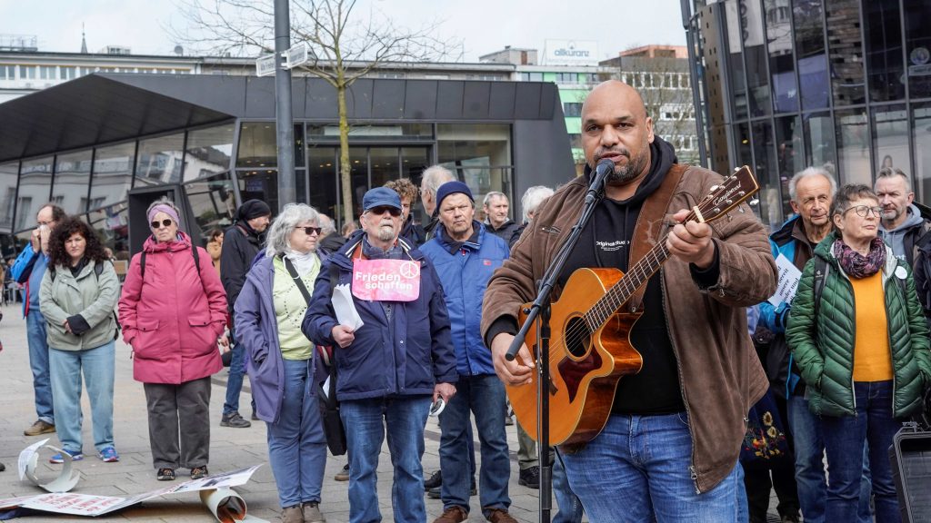 Foto: Musik von Daniel auf der Kundgebung
