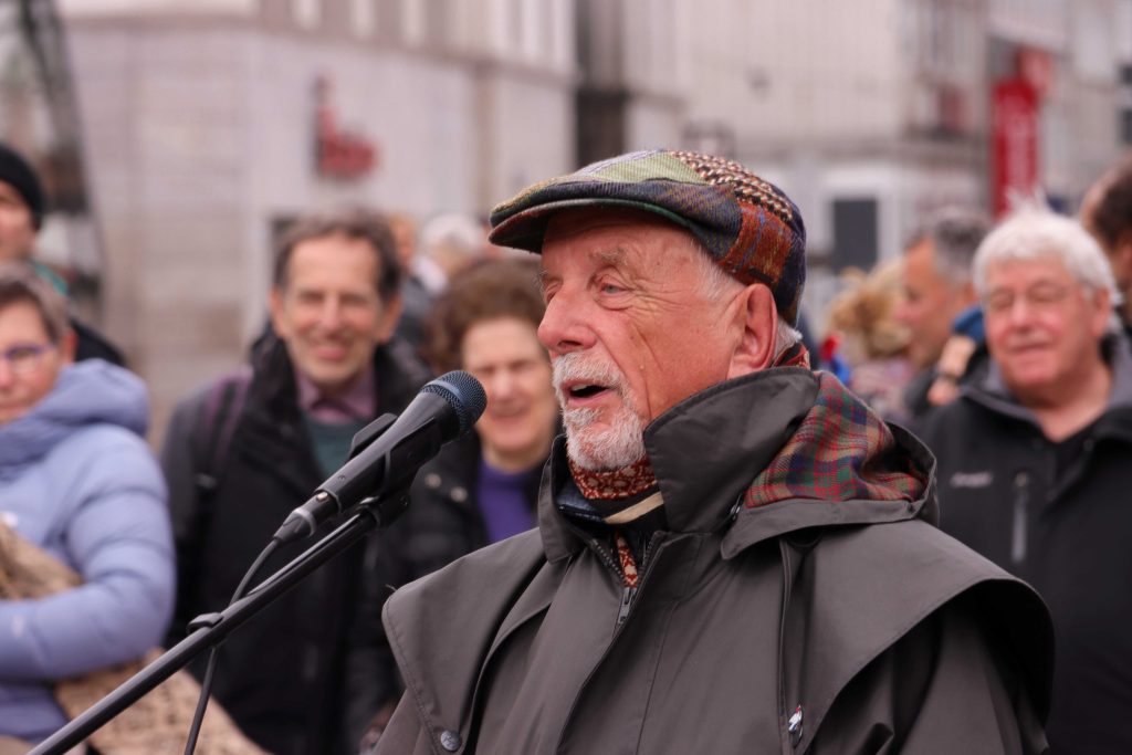 Foto: Redebeitrag auf der Kundgebung