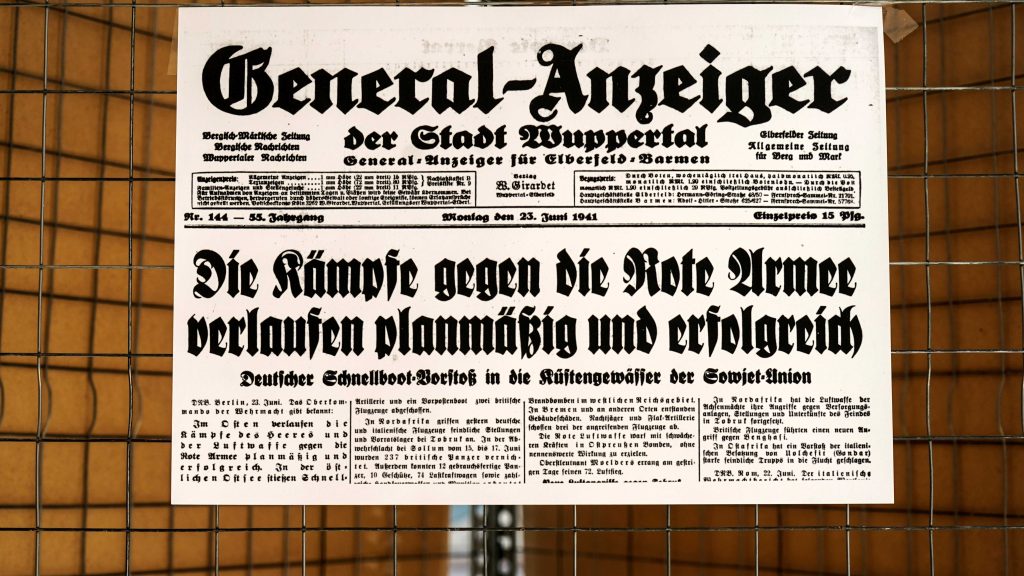 Foto: Ausschnitt aus dem „General-Anzeiger der Stadt Wuppertal“ vom 23. Juni 1941 mit der Überschrift: „Die Kämpfe gegen die Rote Armee verlaufen planmäßig und erfolgreich“ in Fraktur-Schrift
